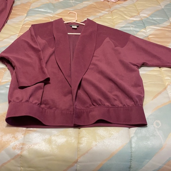 Beautiful suit only wore 2 times like new it’s not red it mauve OBO - Picture 4 of 11